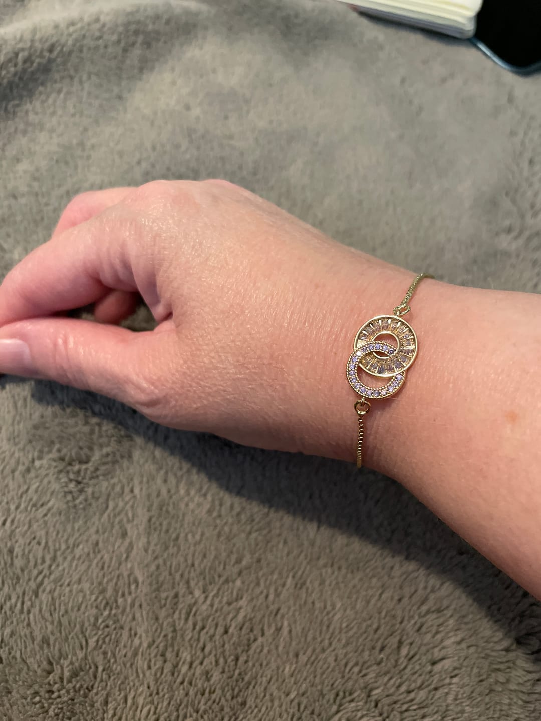 Customer photo review of Pulsera de piedra natal "Vínculo Inquebrantable"