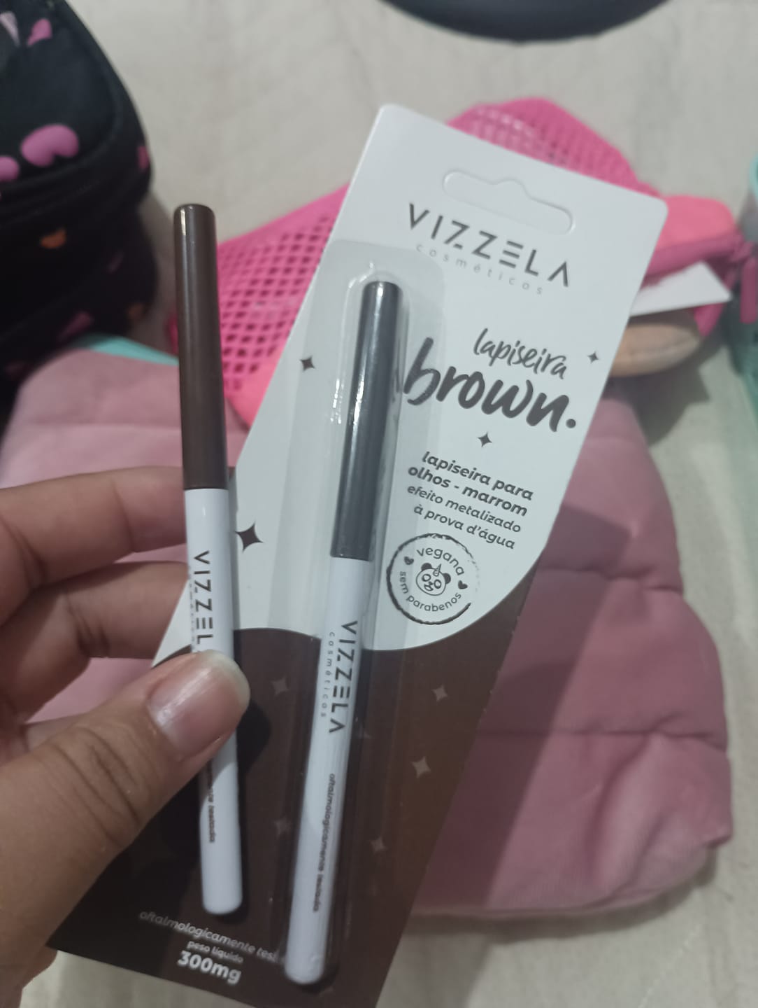 Customer photo review of Lapiseira Para Olhos Brown - Vizzela - Marrom Efeito Metalizado