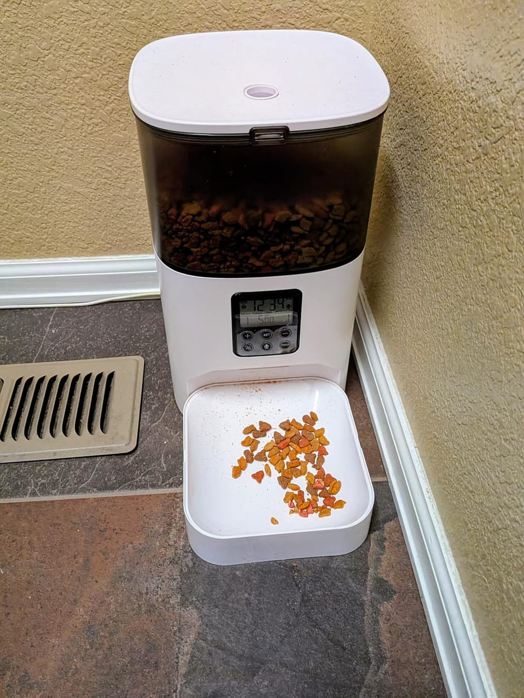 Customer photo review of Futterautomat mit Kamera VisionFeed