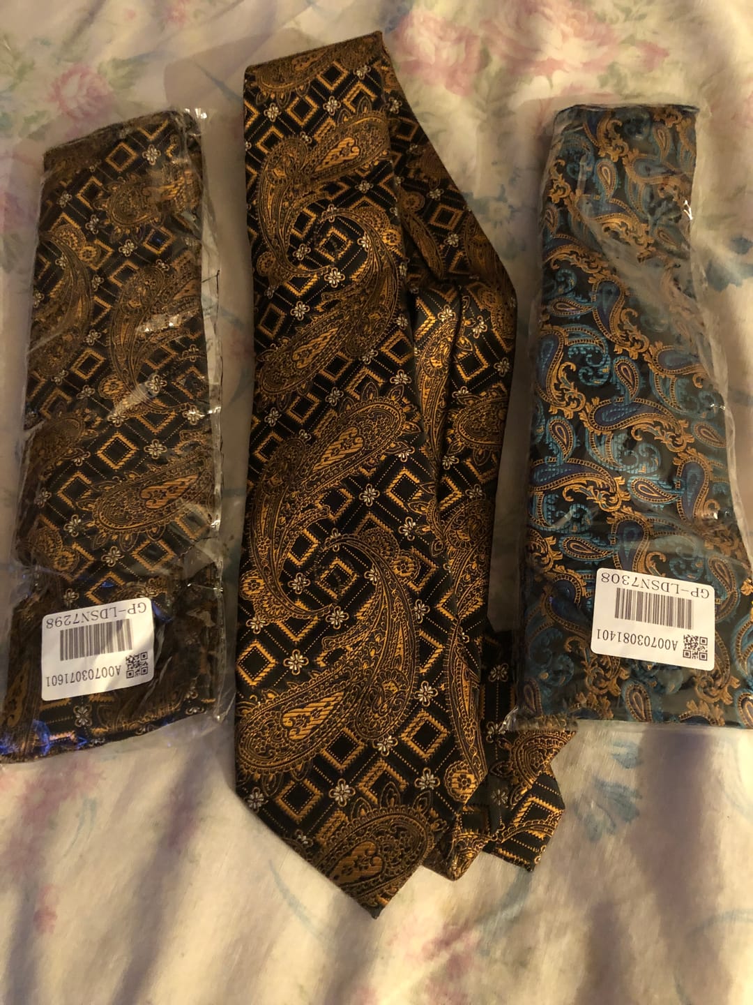 Customer photo review of Gold and Black Luxury Tie Set