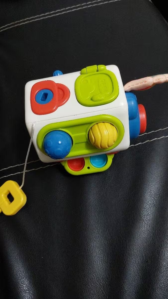 Customer photo review of 9-in-1 Beschäftigungswürfel Kleinkind | Montessori Sensorikspielzeug Motorik Lernspielzeug 1 bis 3 Jahre