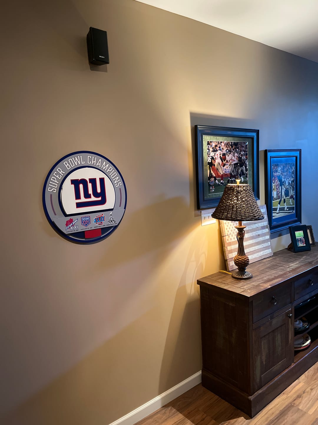Customer photo review of New York Giants DYNASTY - Super Bowl Wins w/ Replaceable Icon Plate 3D Vintage Metal Wall Art