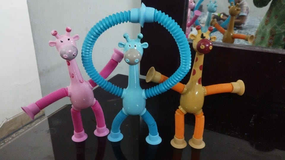 Customer photo review of Dehnbare Giraffe Fidget Toy | Saugnapf Sensorik Röhren Stressabbau Antistress
