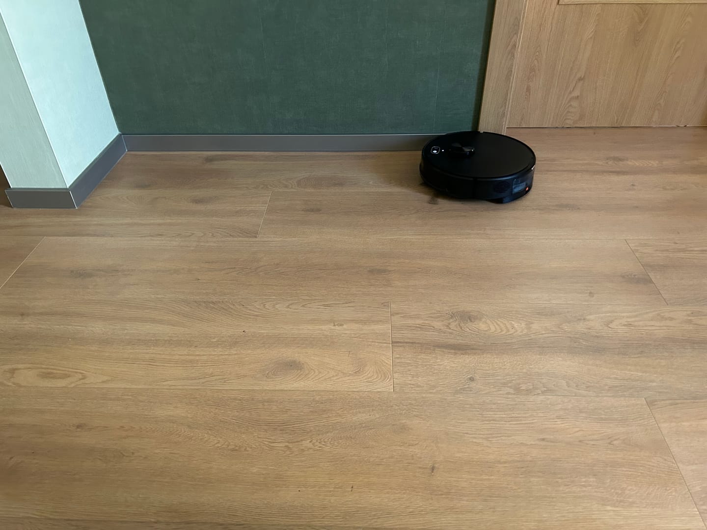 Customer photo review of Saugroboter V8 Pro – Vollautomatische Reinigung mit Wischfunktion, LiDAR-Navigation und App-Steuerung für mühelose Sauberkeit