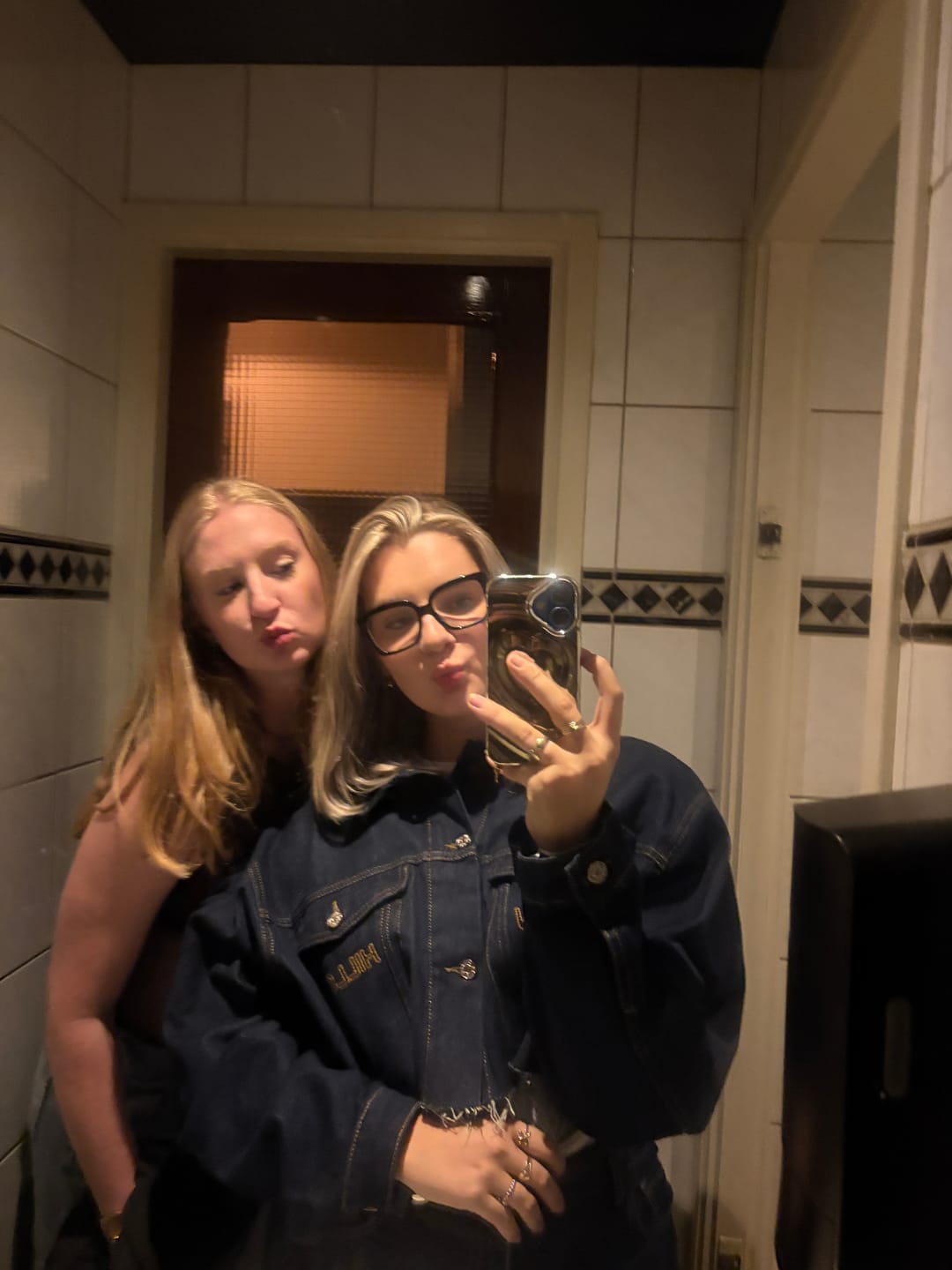Customer photo review of the LOGO STITCH CROPPED DENIM JACKET INDIGO