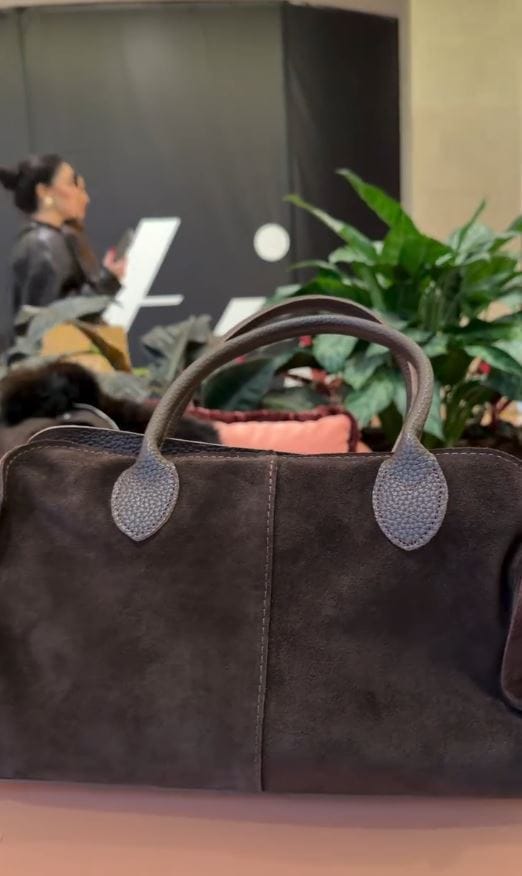 Customer photo review of Totem Large |  Hakiki Süet Deri El ve Omuz Çantası | Kahve