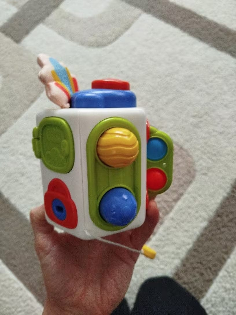 Customer photo review of 9-in-1 Beschäftigungswürfel Kleinkind | Montessori Sensorikspielzeug Motorik Lernspielzeug 1 bis 3 Jahre
