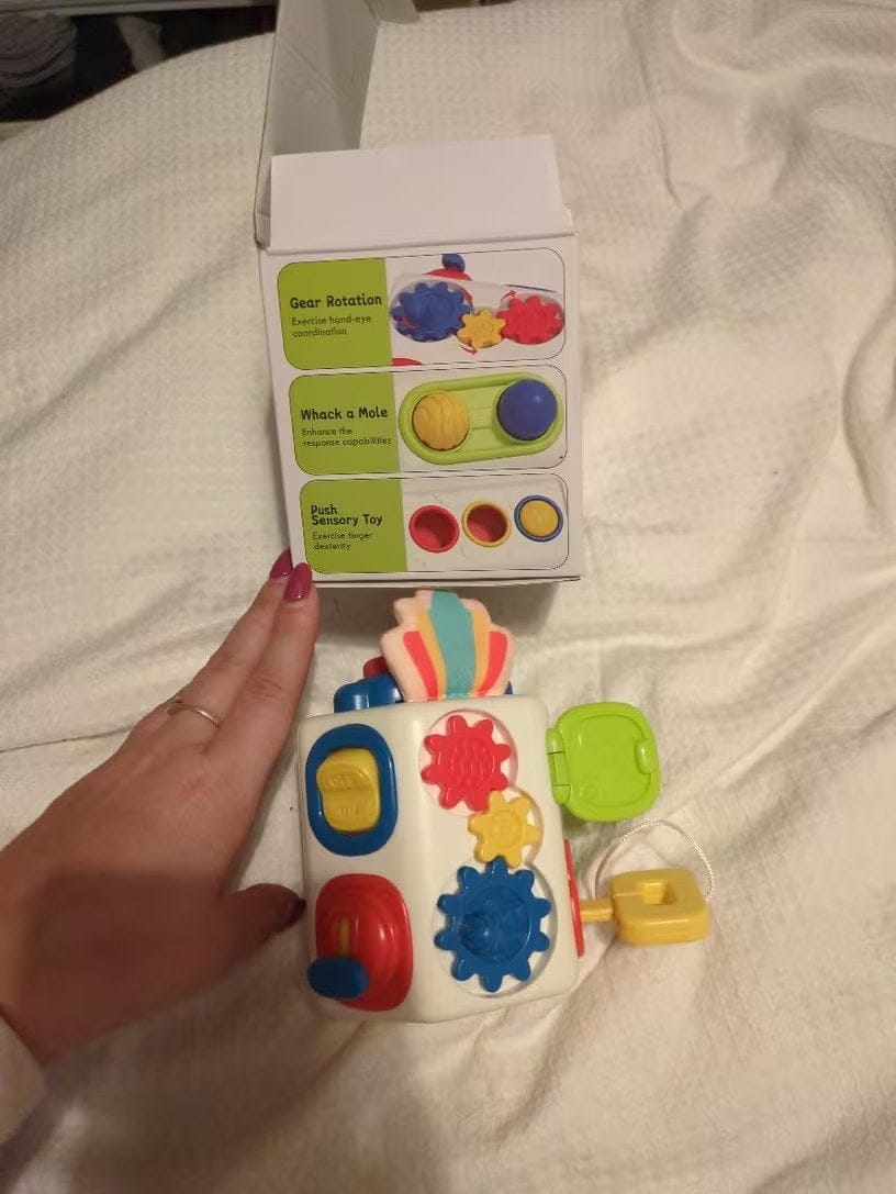 Customer photo review of 9-in-1 Beschäftigungswürfel Kleinkind | Montessori Sensorikspielzeug Motorik Lernspielzeug 1 bis 3 Jahre