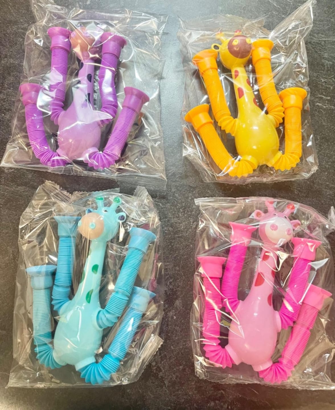 Customer photo review of Dehnbare Giraffe Fidget Toy | Saugnapf Sensorik Röhren Stressabbau Antistress