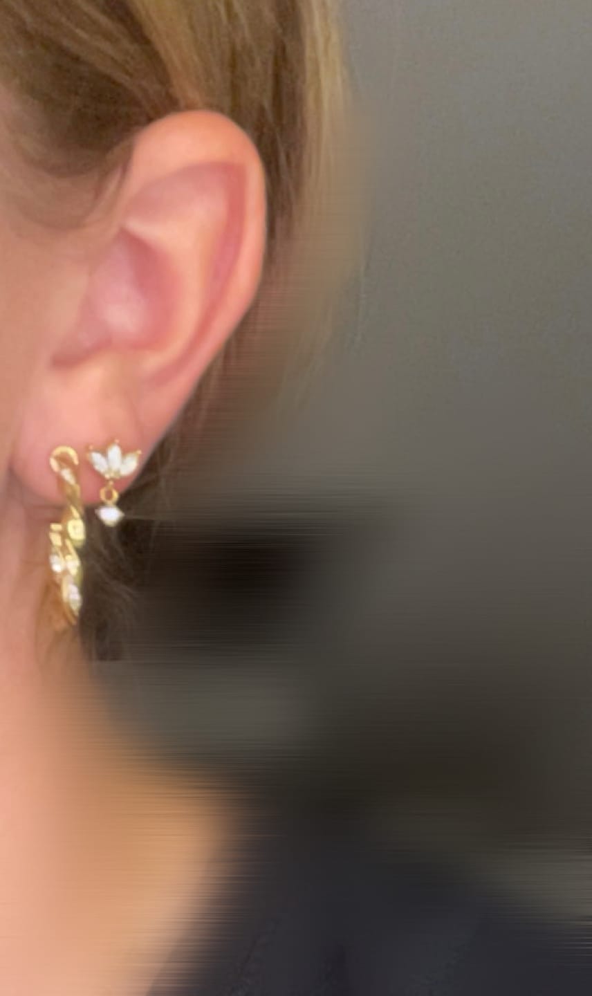 Customer photo review of Hi-Life Lotus Ohrstecker 14K Vergoldet