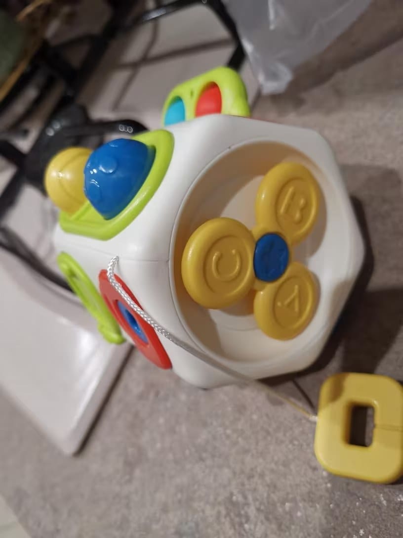 Customer photo review of 9-in-1 Beschäftigungswürfel Kleinkind | Montessori Sensorikspielzeug Motorik Lernspielzeug 1 bis 3 Jahre