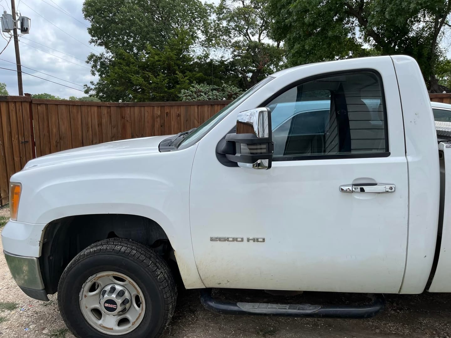 Customer photo review of Chrome Tailgate Handle Cover Fit for 2007-2014 Chevy Silverado Sierra