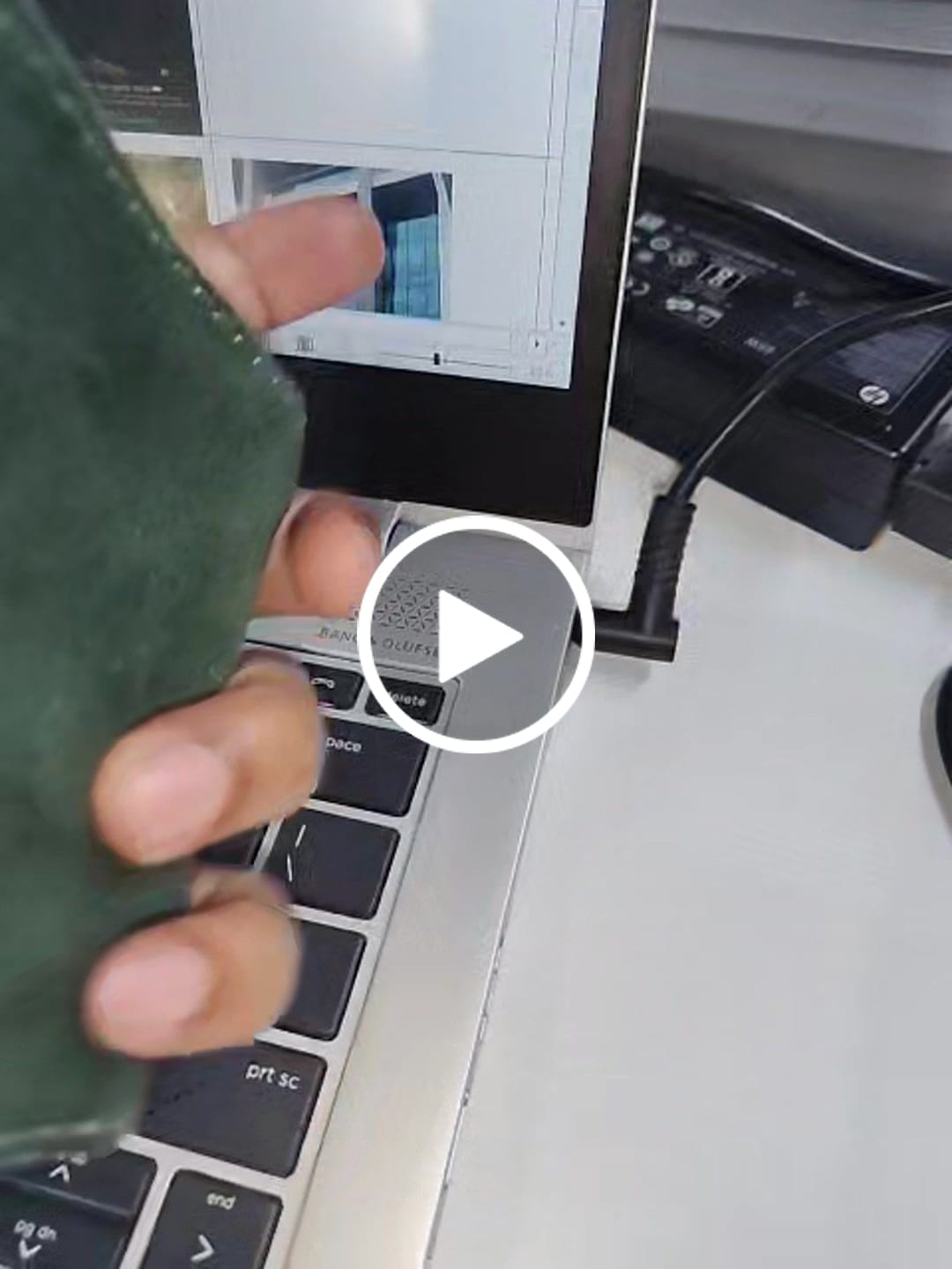 Customer video review of Moto Wallet MK II