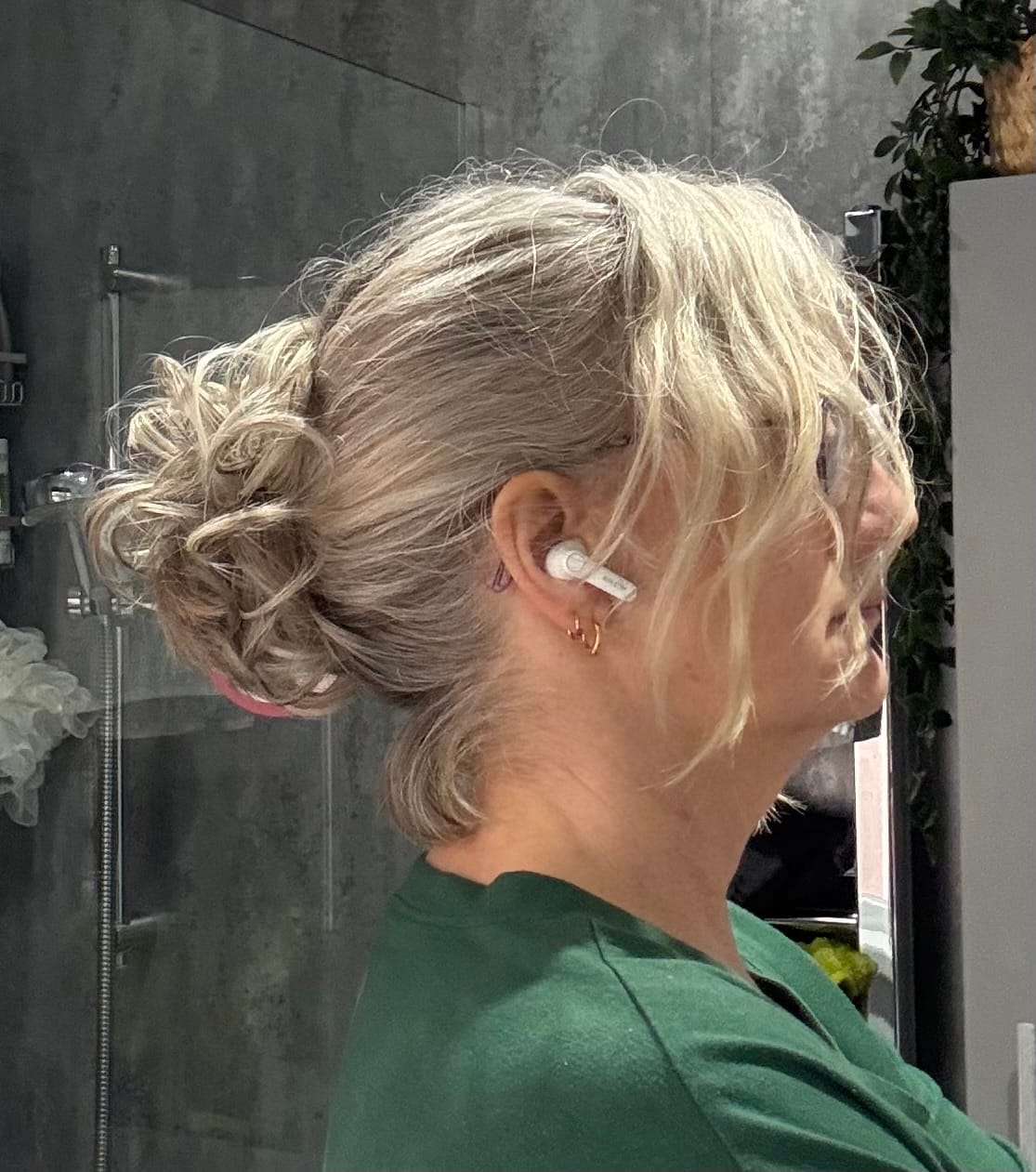 Customer photo review of Stranded Mini Messy Bun - #18/68 Ash Willow