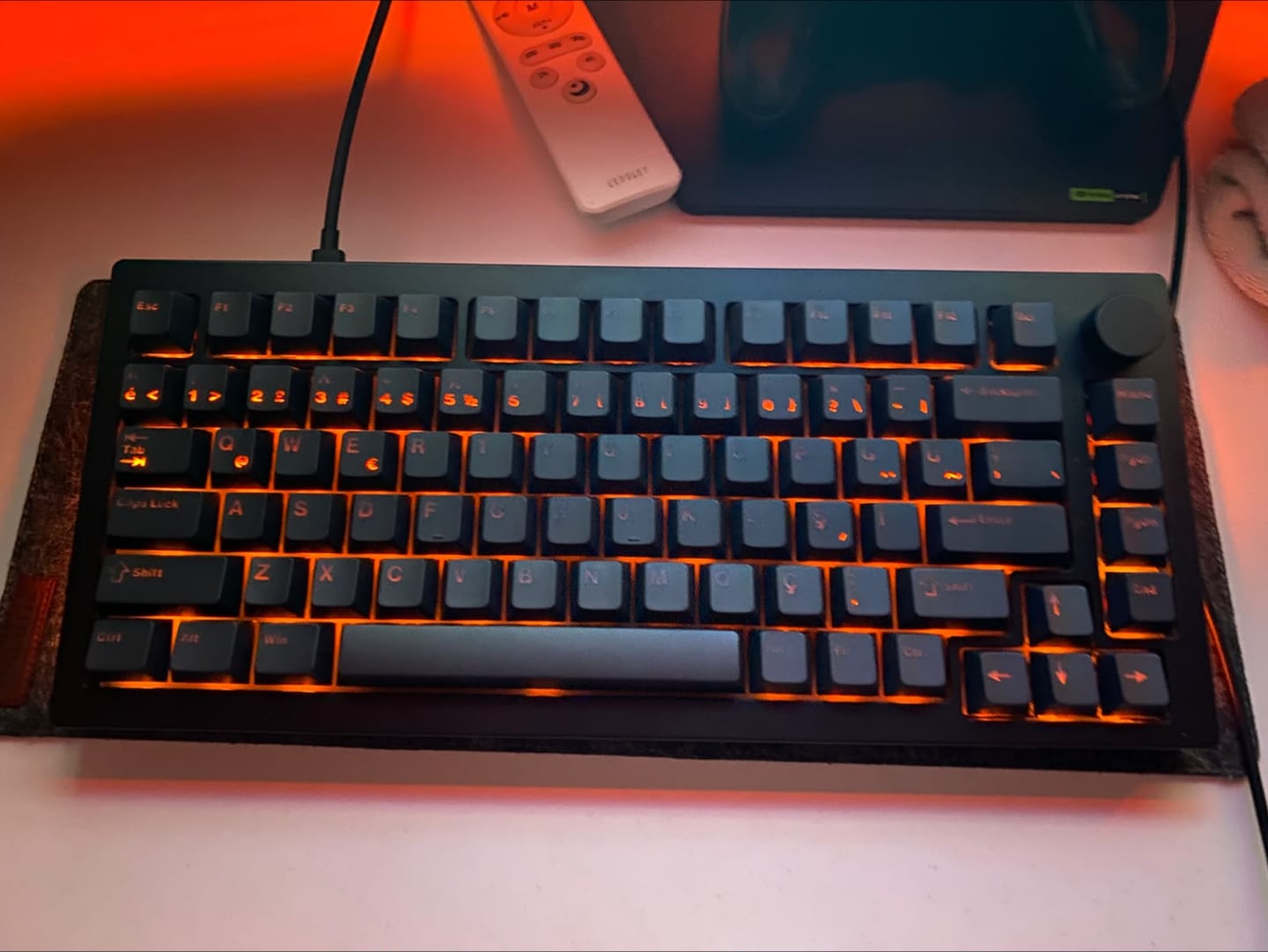 Customer photo review of Wraith Işık Geçirgen Çift Enjeksiyonlu PBT Türkçe Tuş Takımı