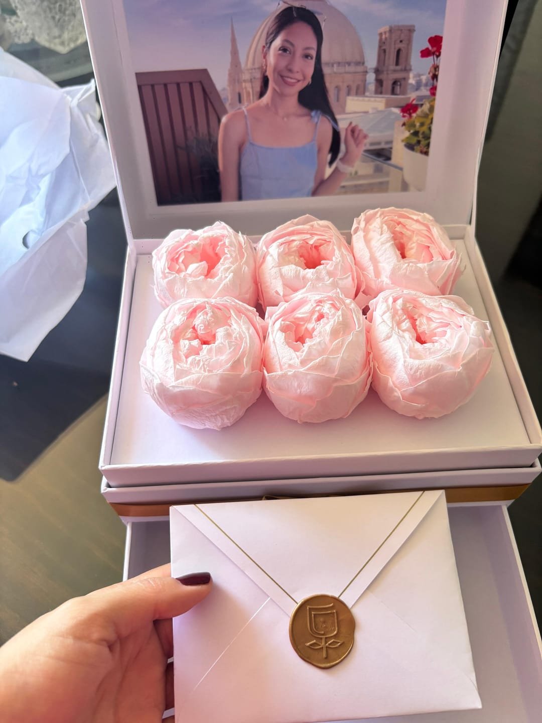 Customer photo review of Cofret White | 6 Peonias