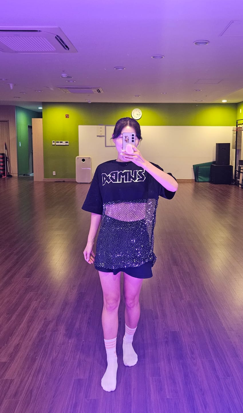 Customer photo review of Rock 'n' Roll Oversized Long Mesh Top