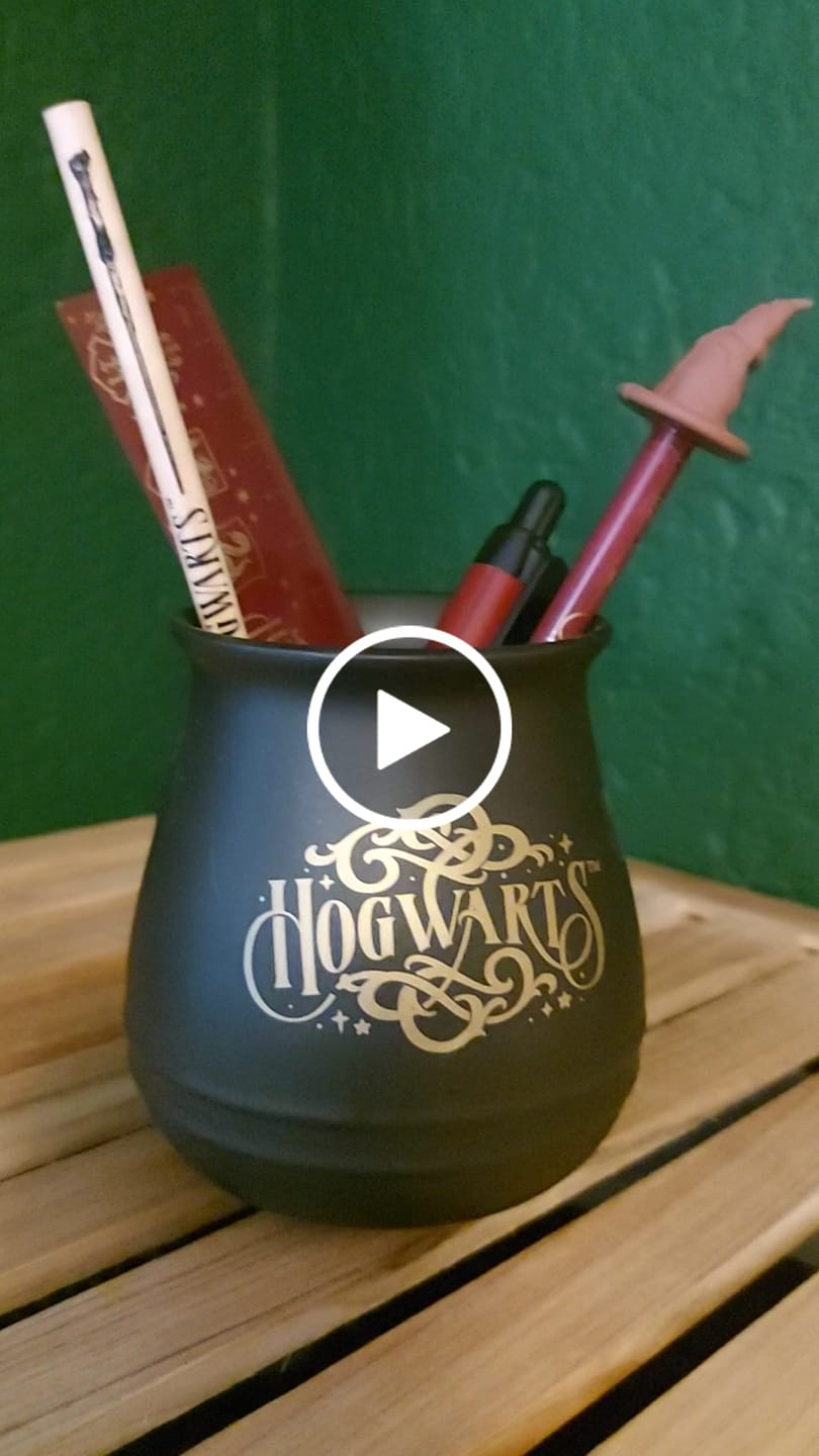 Customer video review of Harry Potter Stiftebecher Kessel – Schreibtisch-Set Mit Hogwarts Logo