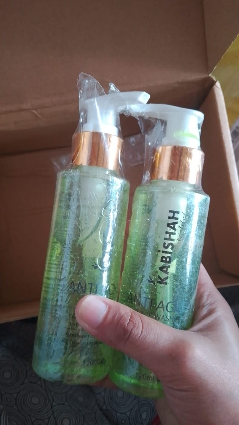 Customer photo review of ClearSkin Pro Anti Acne Face Wash Double Pack