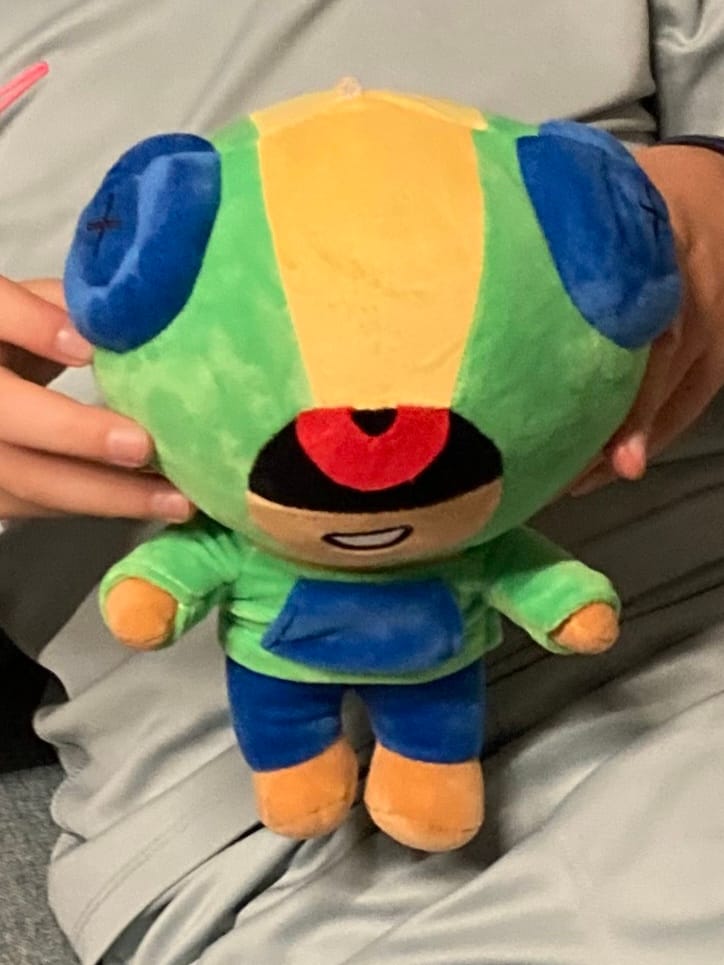 Customer photo review of Peluche Brawl Stars Léon enfant doux et coloré