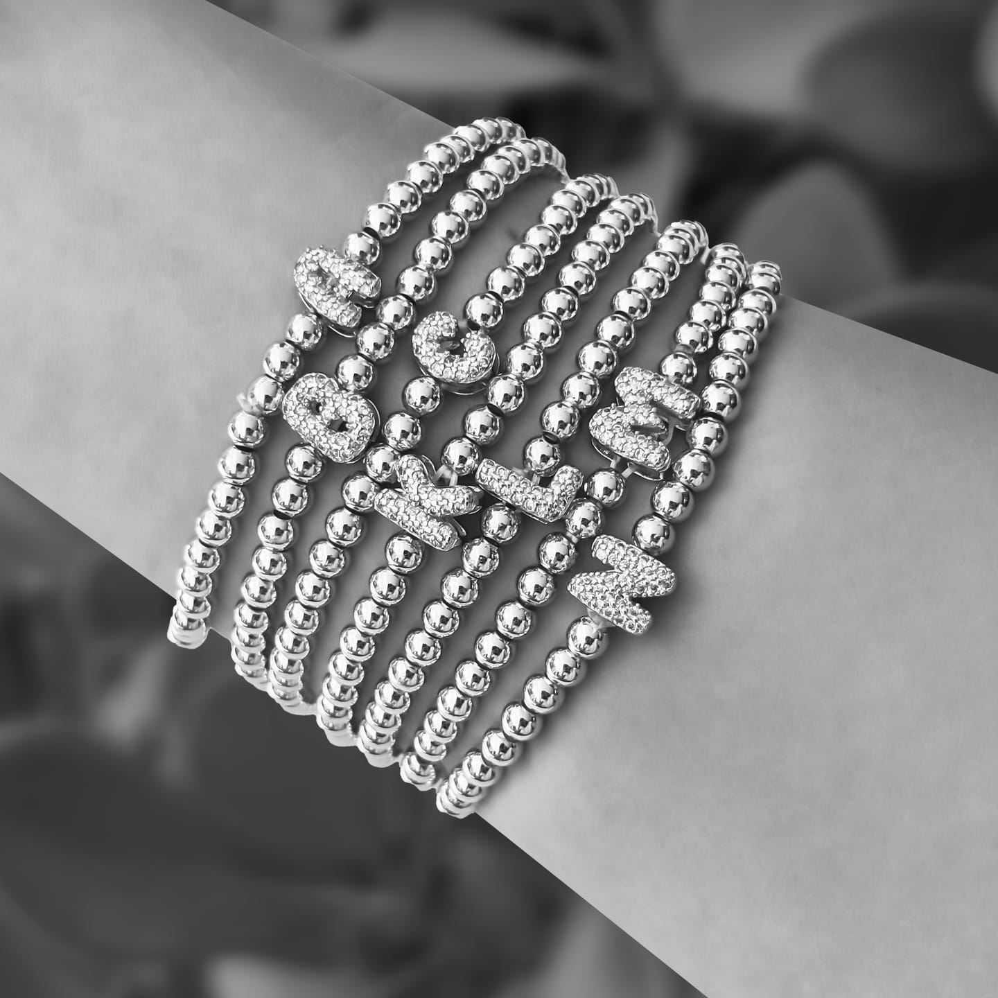 Customer photo review of Pulsera Plateada Con Inicial Mini Bubble Zirconia