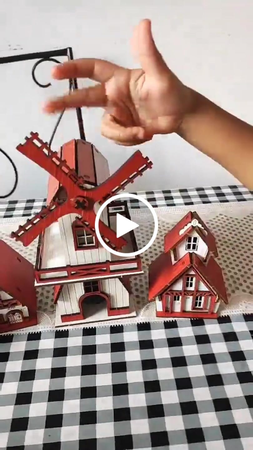 Customer video review of Decoração de Natal Vila completa com 4 Peças