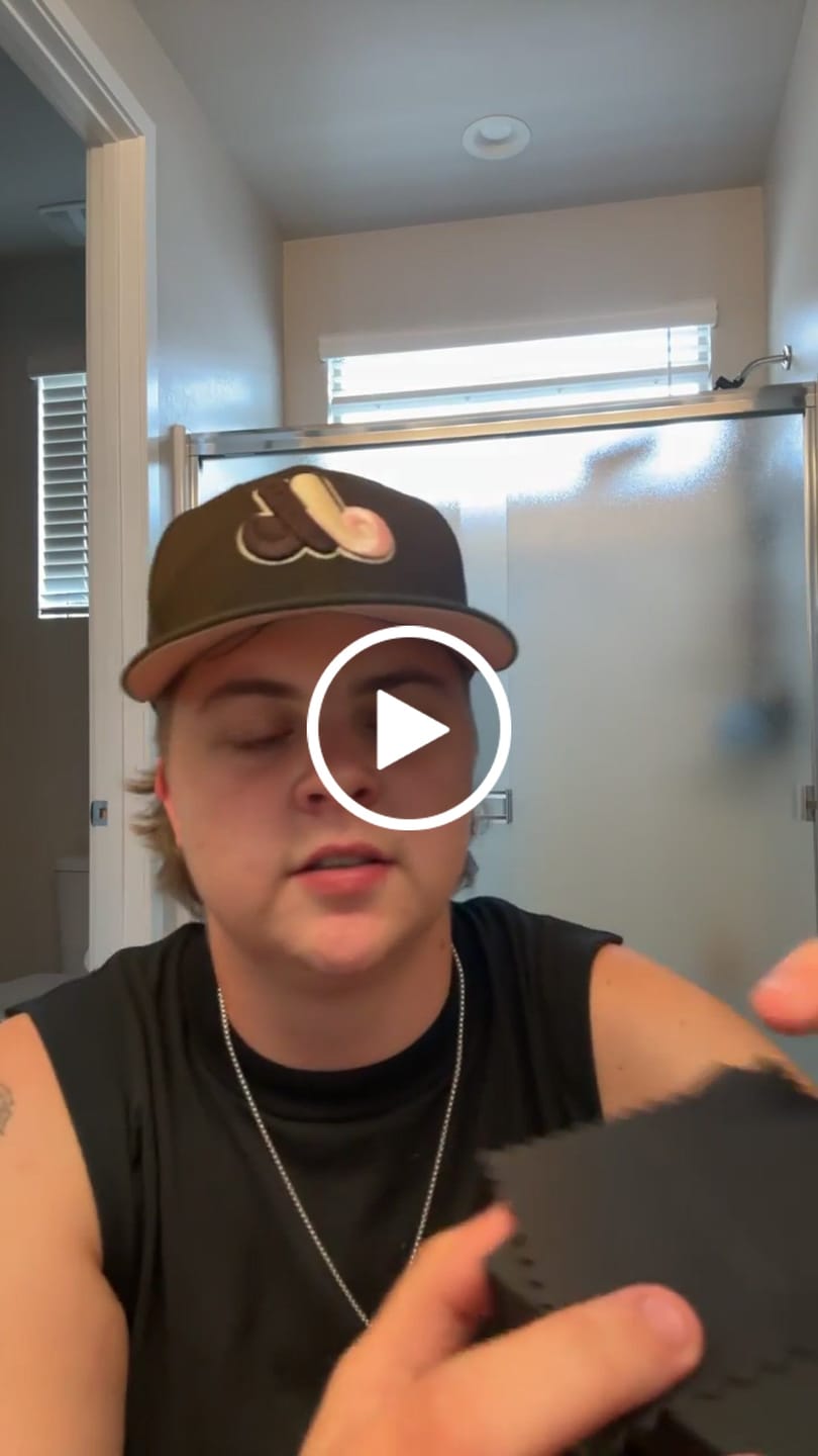 Customer video review of Outlined Clover Pendant Necklace Sterling Silver