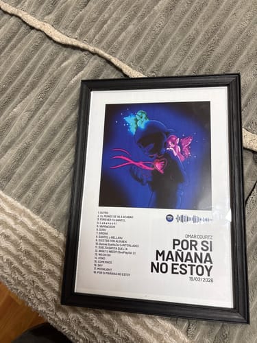 Customer's framed POR SI MAÑANA NO ESTOY poster showing tracklist and artwork on a gray textured background.