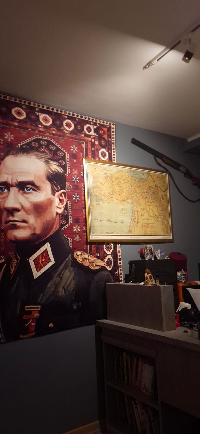Customer photo review of Orhun Motifli Kurt Figürlü Türk Kültürü Duvar Örtüsü