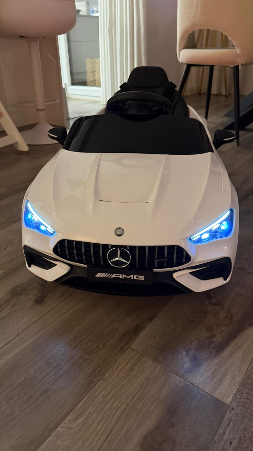 Customer photo review of Carro Elétrico para Criança Mercedes CLE53 Branco 12v c/ RODAS DE BORRACHA & ASSENTO EM PELE