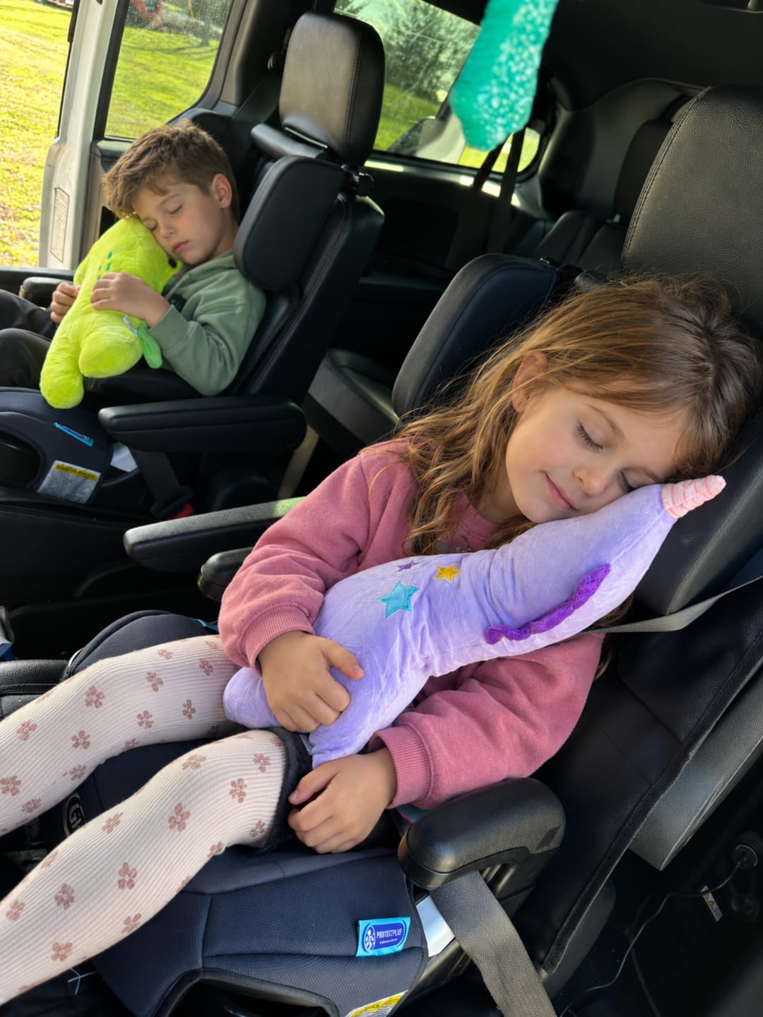 Customer photo review of Reposacabezas Infantil para Coche