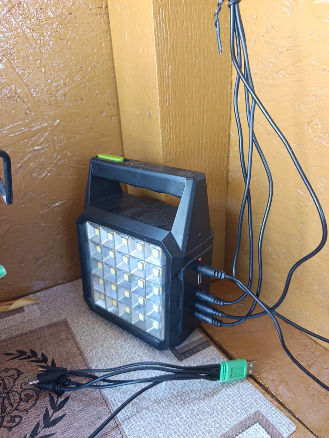 Customer photo review of Kit solar camping cu lanterna si 3 becuri
