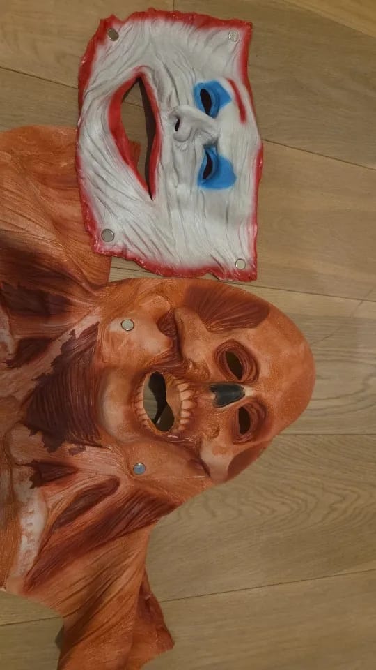 Customer photo review of Máscara Face Off™ – Doble Máscara de Terror