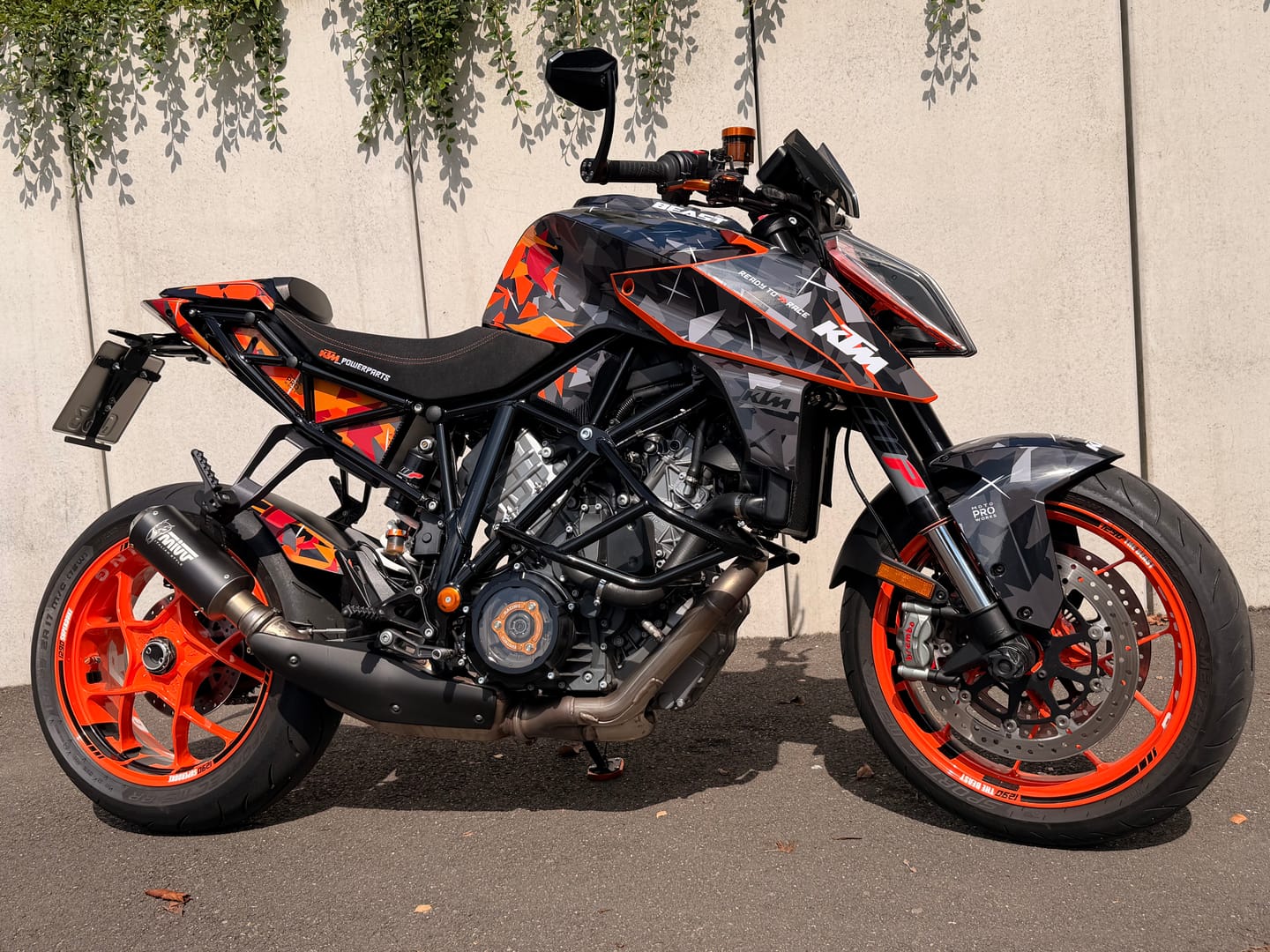 Customer photo review of KTM 1290 Super Duke R 2014-2019 GRAPHICS - "Flake" (Black/Orange)