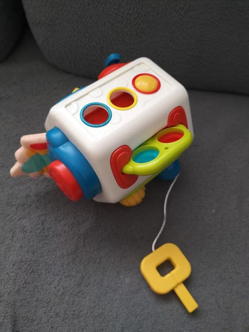 Customer photo review of 9-in-1 Beschäftigungswürfel Kleinkind | Montessori Sensorikspielzeug Motorik Lernspielzeug 1 bis 3 Jahre
