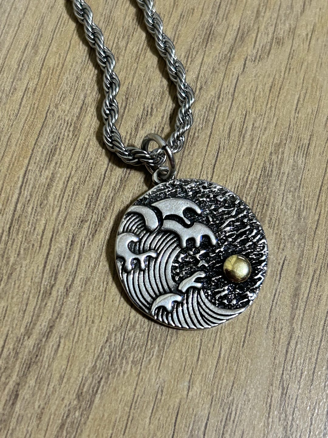 Customer photo review of 「波と旭」ペンダント付き　パイプロープチェーンネックレス