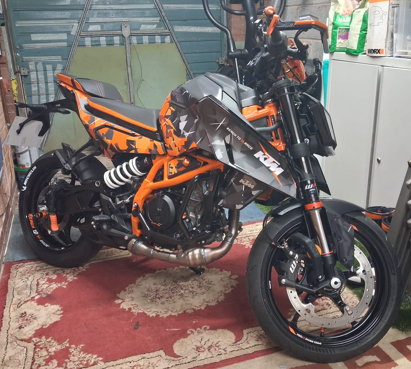 Customer photo review of KTM 390 Duke GRAPHICS - "Flake" (Black/Orange)