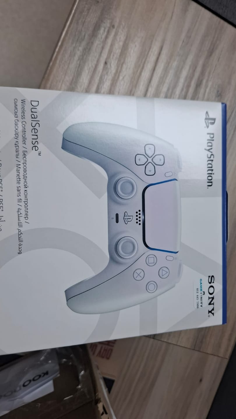 Customer photo review of PlayStation 5 (PS5) DualSense Wireless Controller - Chroma Pearl