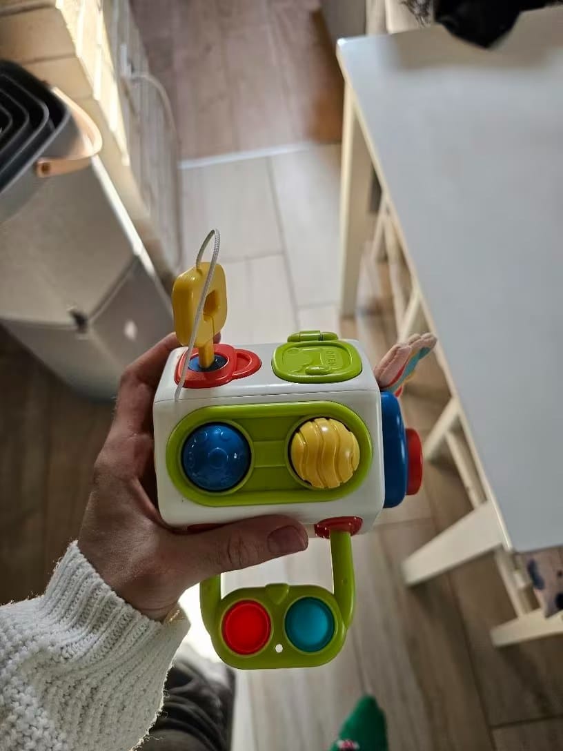 Customer photo review of 9-in-1 Beschäftigungswürfel Kleinkind | Montessori Sensorikspielzeug Motorik Lernspielzeug 1 bis 3 Jahre