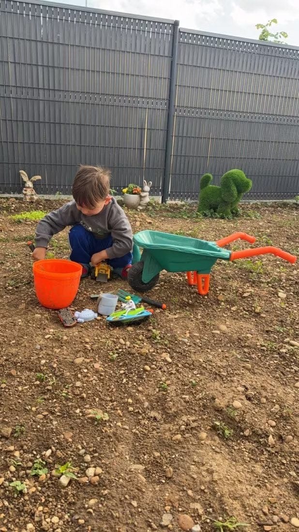 Customer photo review of Kinder Schubkarre Gartenspielzeug Set | Outdoor Gartenwerkzeug ab 3 Jahren