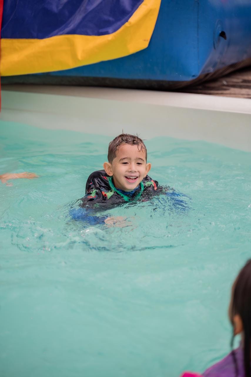 Customer photo review of Colete Flutuador Simetria Spectrum Infantil
