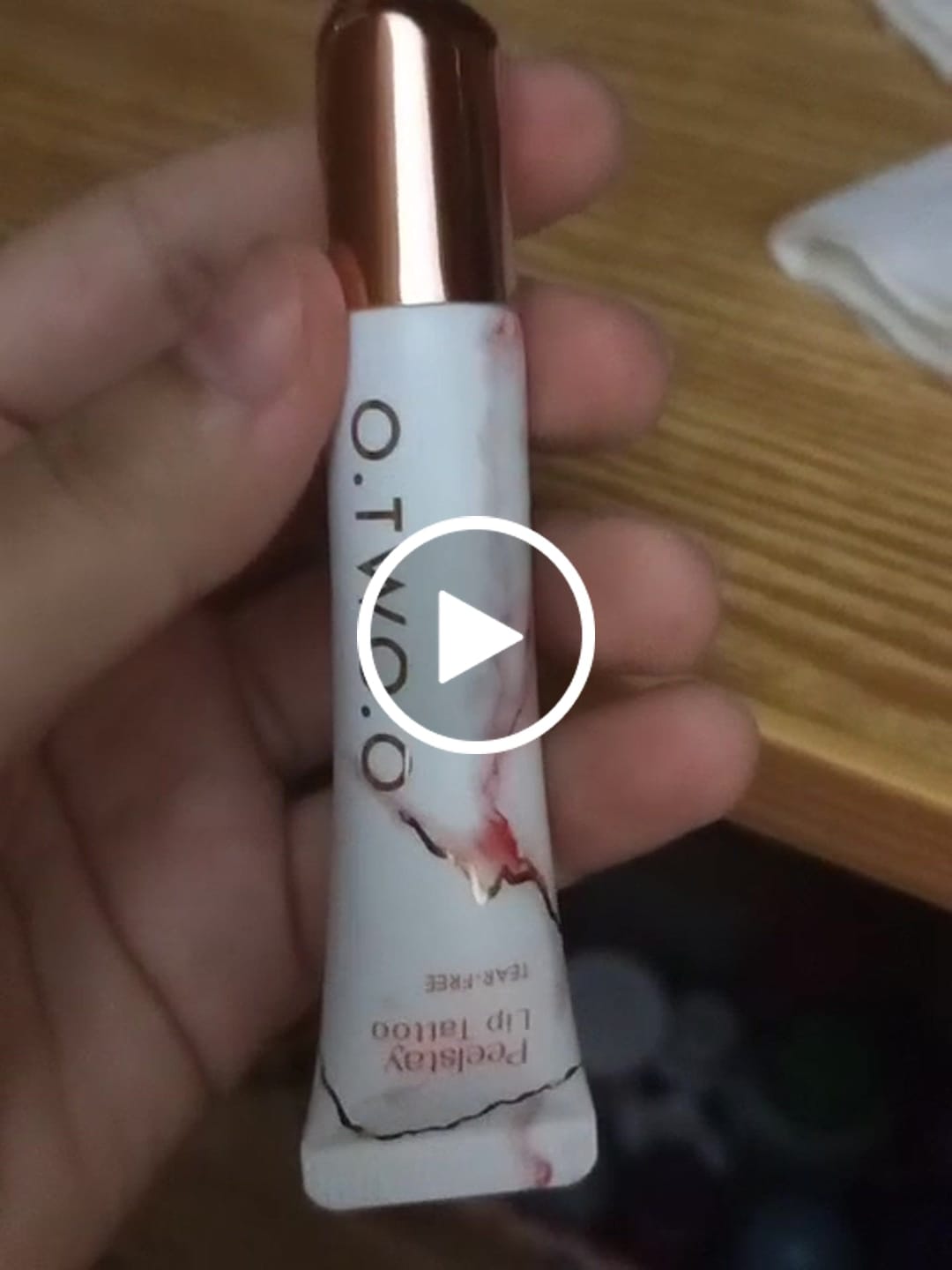 Customer video review of O.TWO.O PEELSTAY LIP TATOO