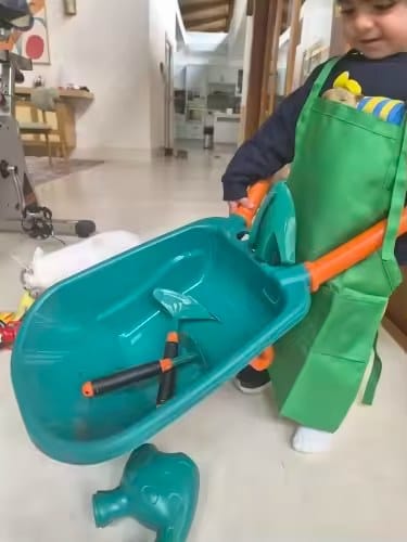Customer photo review of Kinder Schubkarre Gartenspielzeug Set | Outdoor Gartenwerkzeug ab 3 Jahren