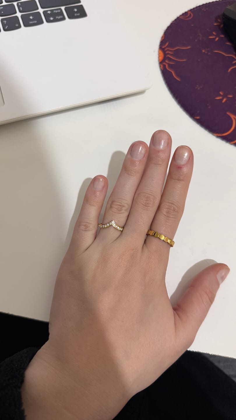Customer photo review of Anel Diadema com Pedras Brilhantes Banhado em Ouro 18k