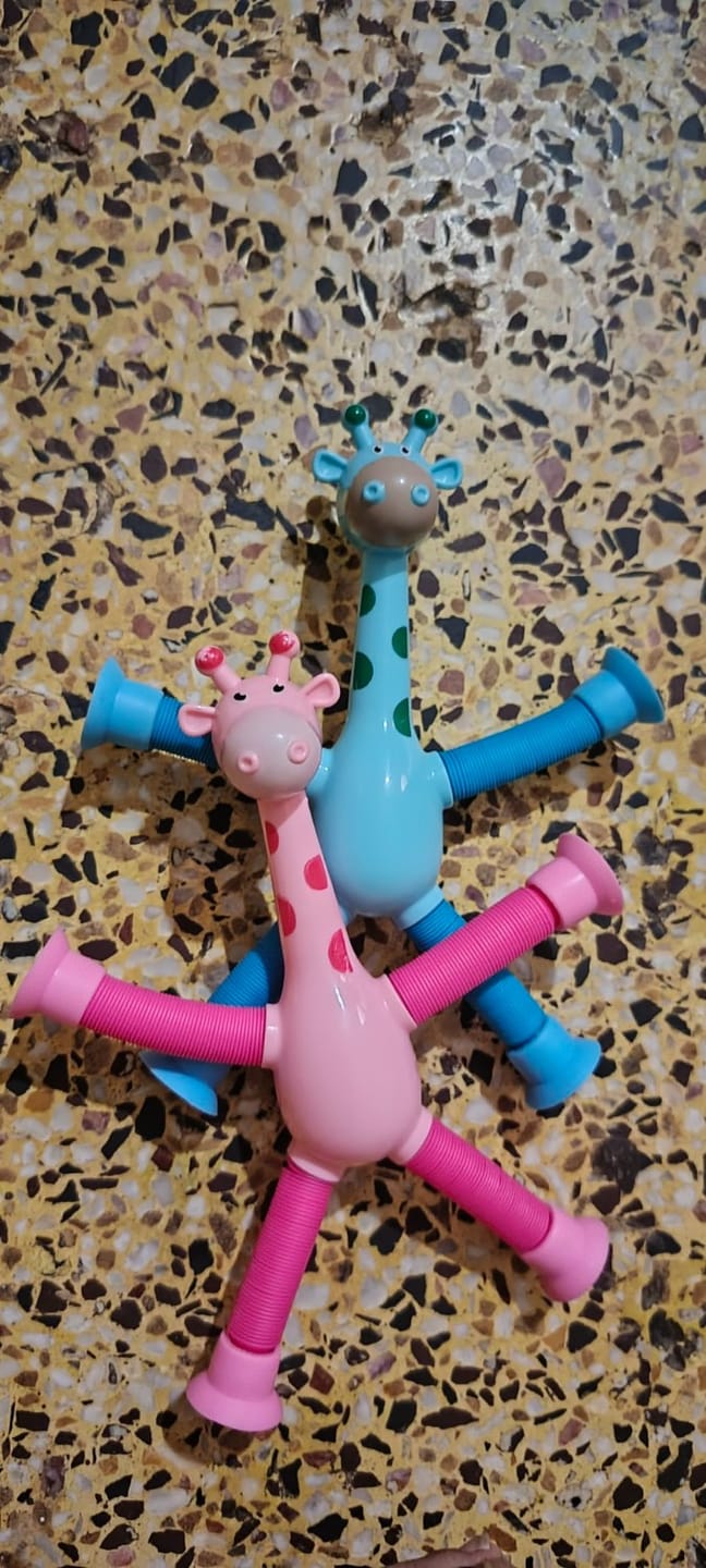 Customer photo review of Dehnbare Giraffe Fidget Toy | Saugnapf Sensorik Röhren Stressabbau Antistress