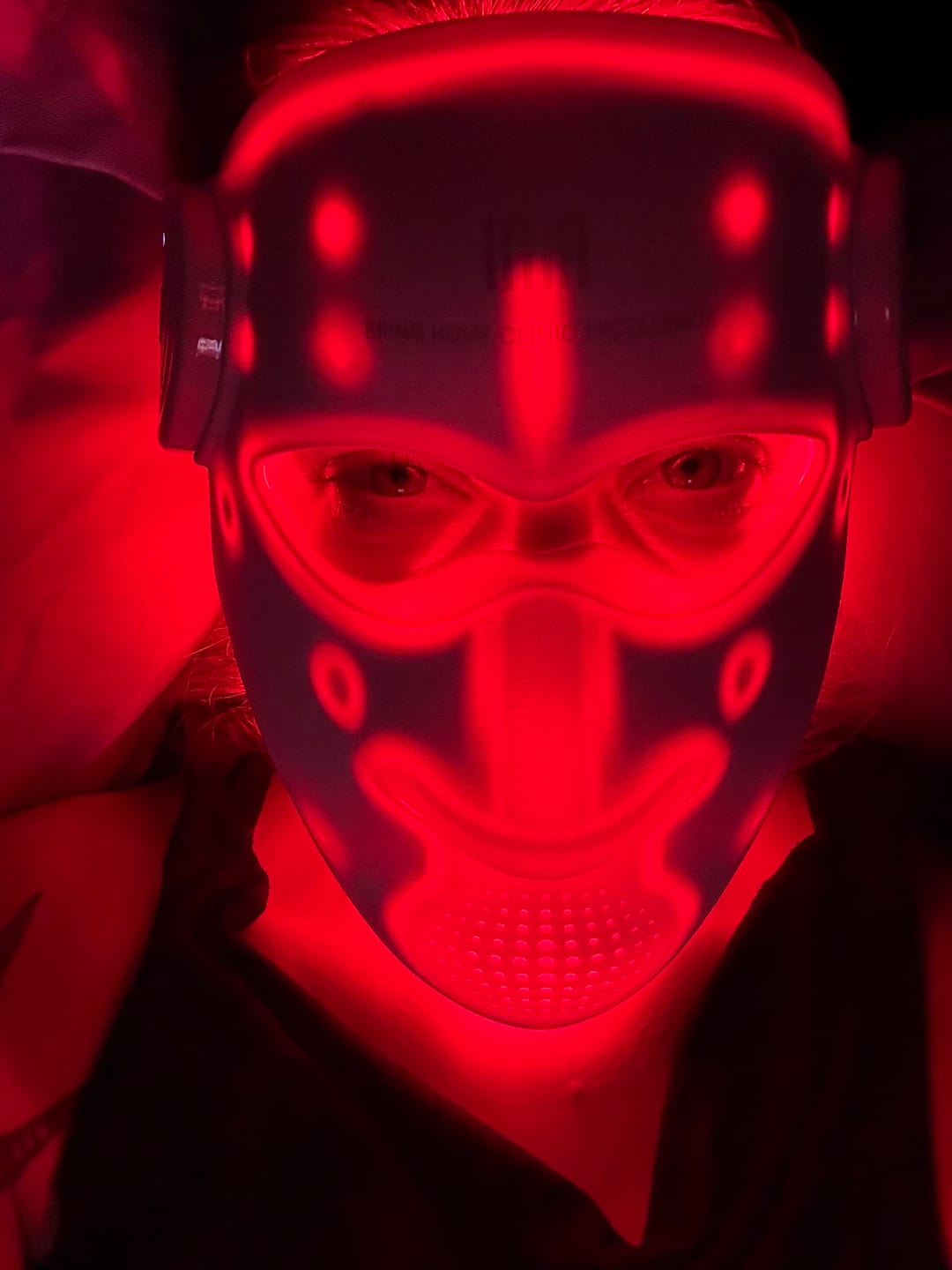 Customer photo review of INIA GLOW 4D 940nm Dual NIR Wireless LED Mask