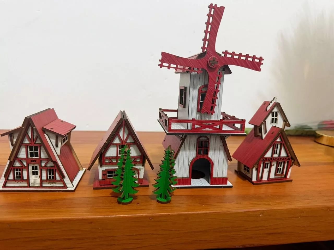 Customer photo review of Decoração de Natal Vila completa com 4 Peças