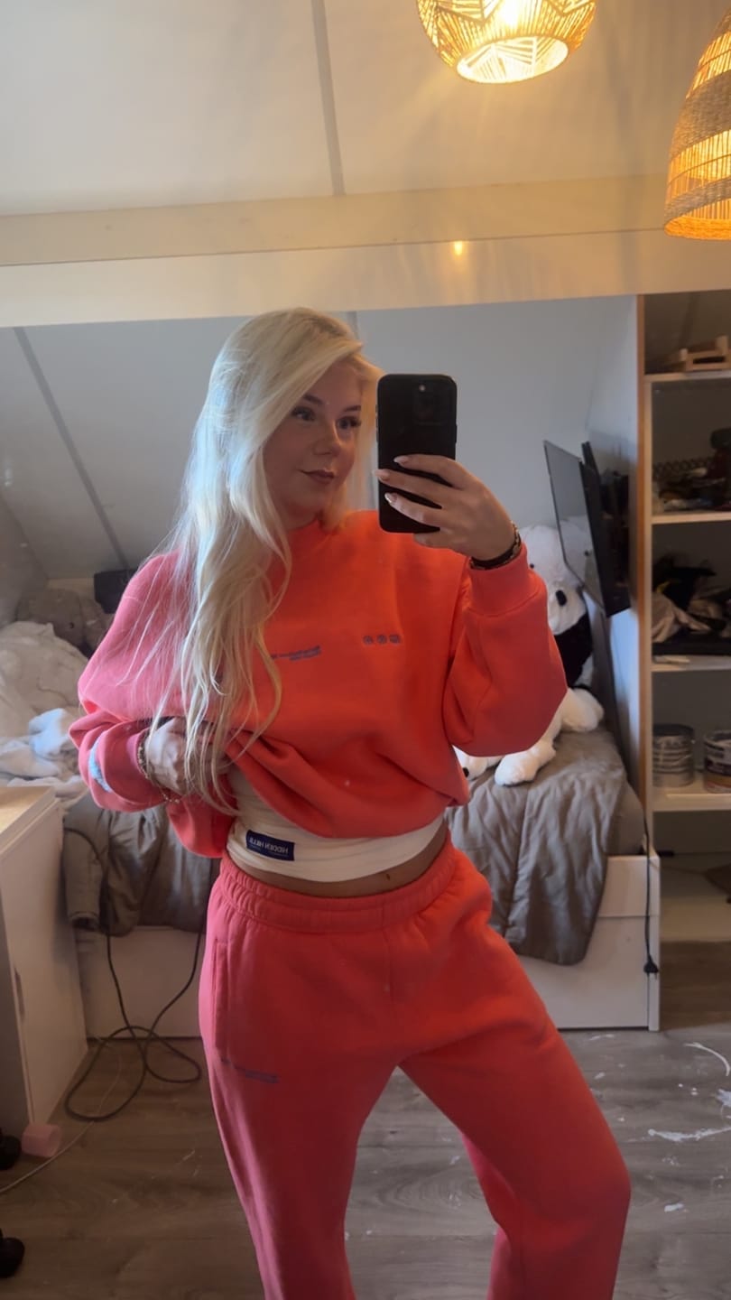 Customer photo review of GRADIENT LOGO SWEATER CORAL
