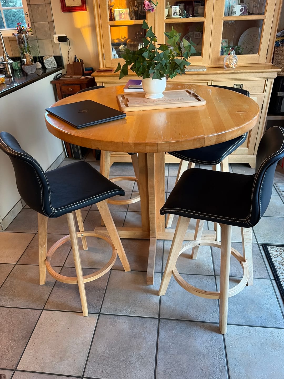 Customer photo review of Living Room Leather Saddle Seat Backrest Wood Bar Stool