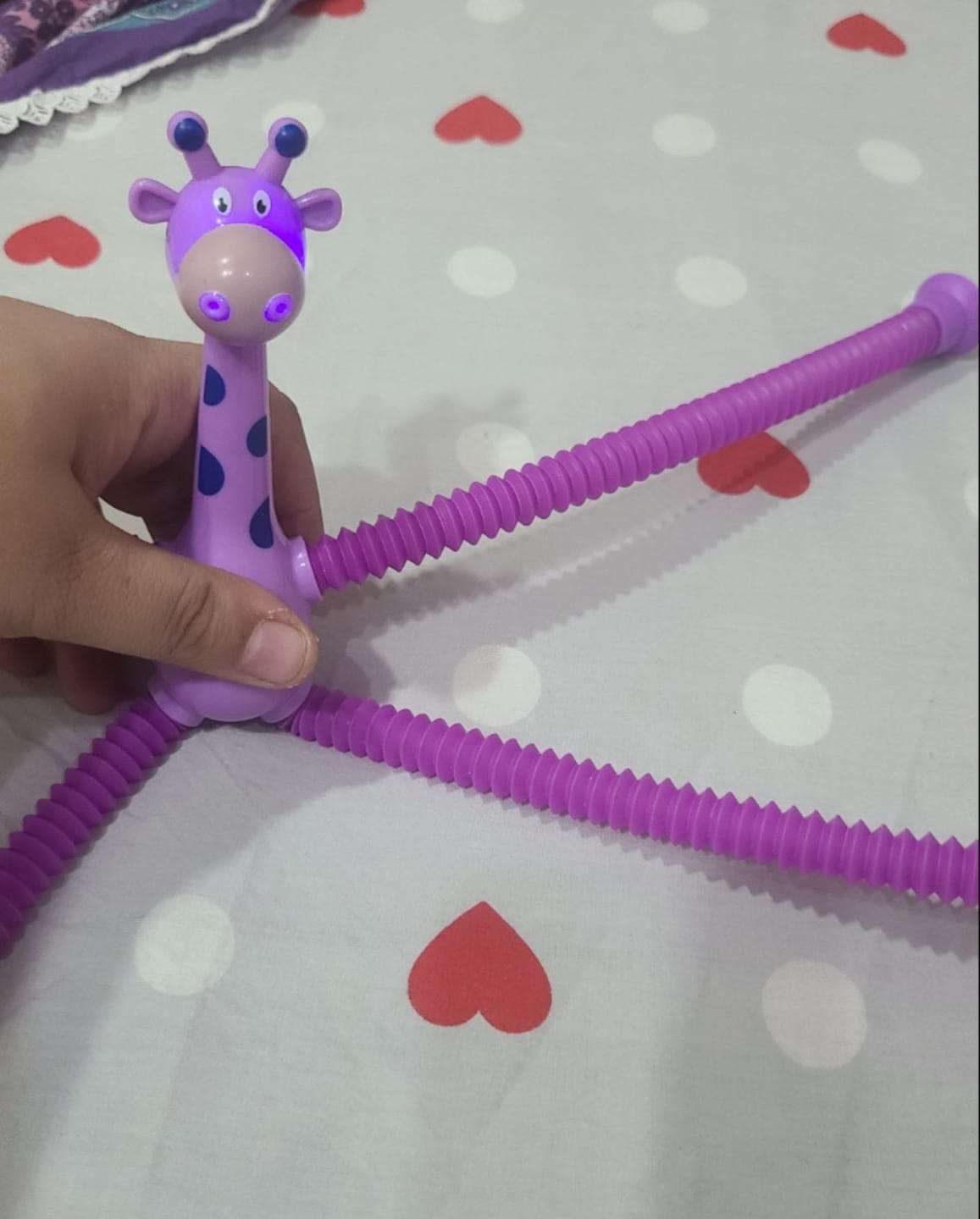 Customer photo review of Dehnbare Giraffe Fidget Toy | Saugnapf Sensorik Röhren Stressabbau Antistress